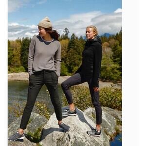 Athleta Hiking Black Wander Skinny Pants Ankle Zip Size 6 Black Womens NWOT